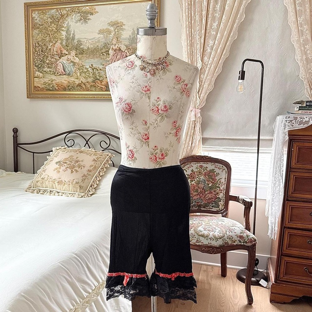 black lace bloomers  60s medium black bloomer shorts